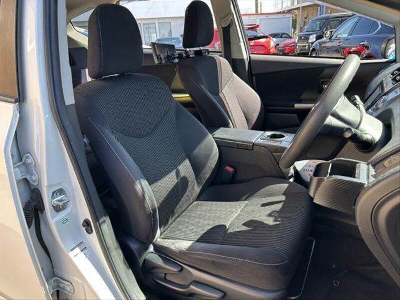 PRIUS ALPHA
