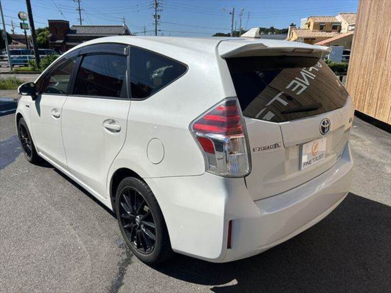 PRIUS ALPHA