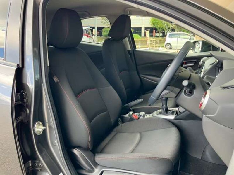 MAZDA2