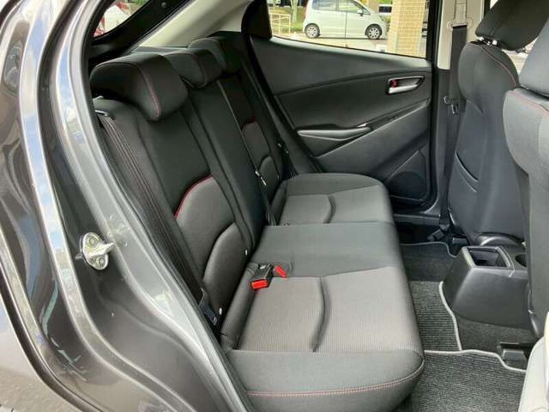 MAZDA2