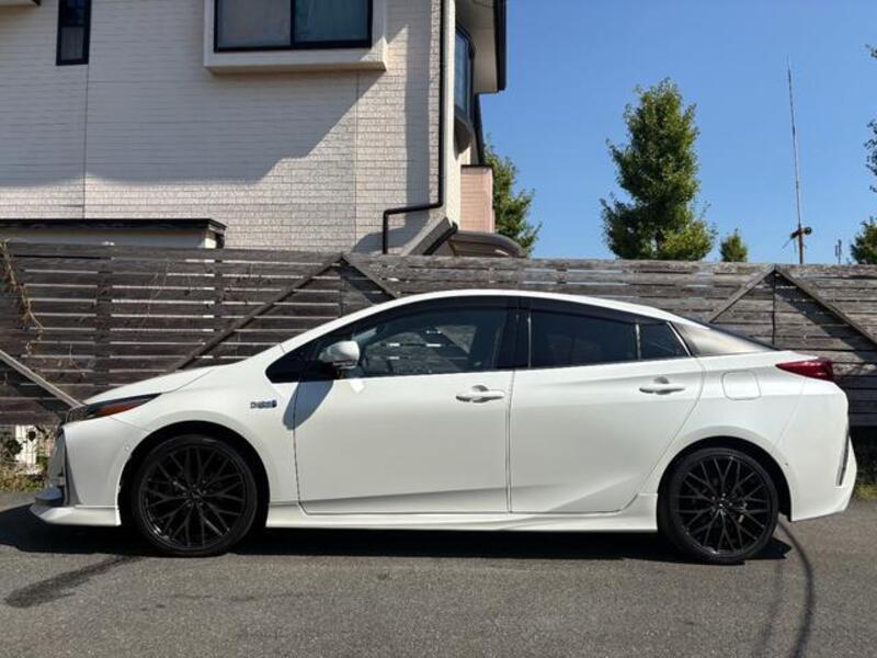 PRIUS PHV