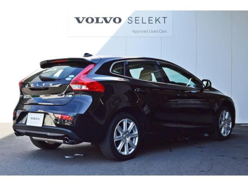 V40