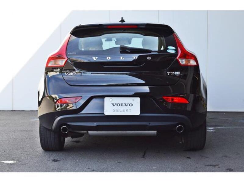 V40