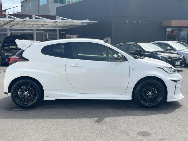 GR YARIS