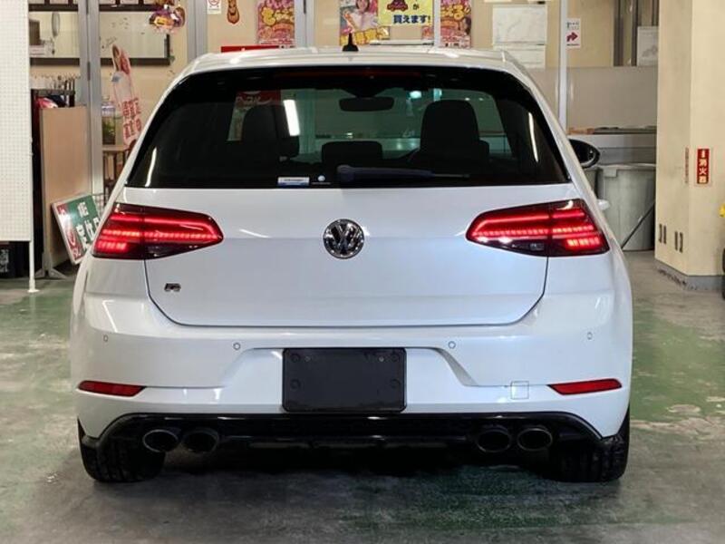 GOLF R