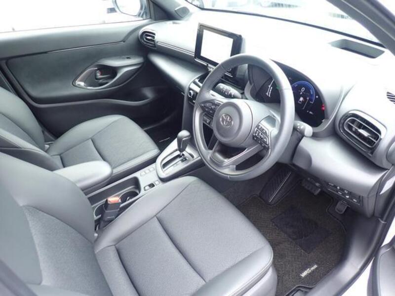 YARIS CROSS