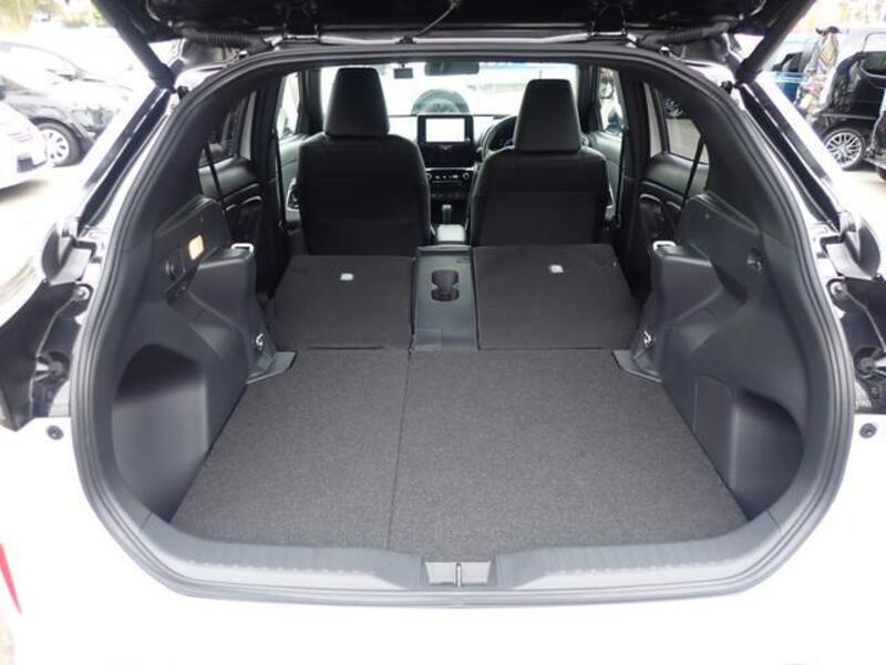 YARIS CROSS