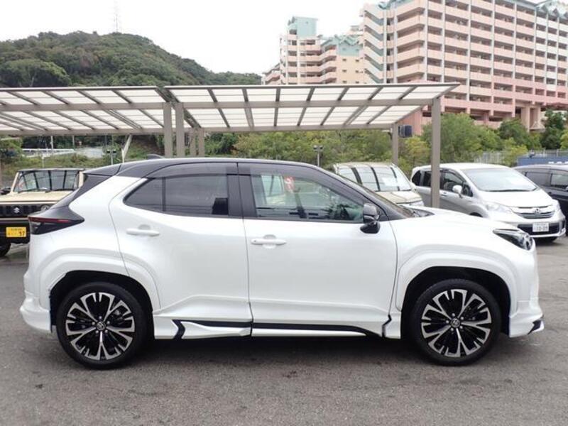YARIS CROSS