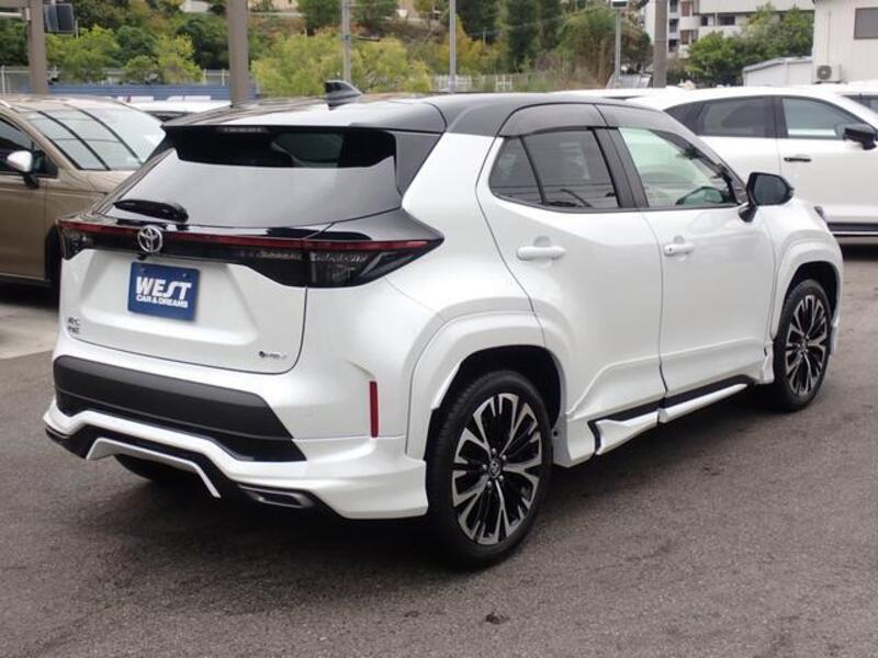 YARIS CROSS