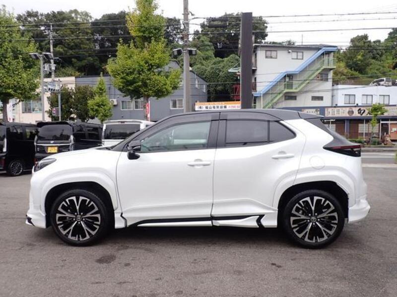 YARIS CROSS
