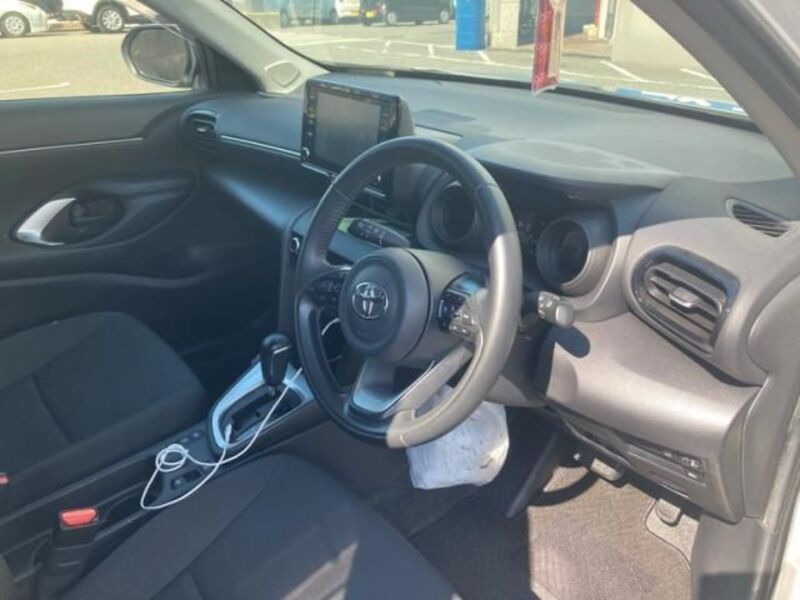 YARIS CROSS