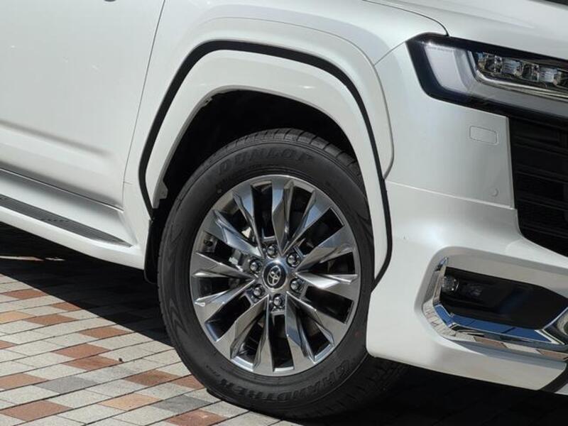LAND CRUISER