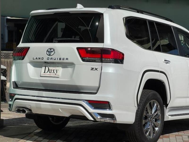 LAND CRUISER