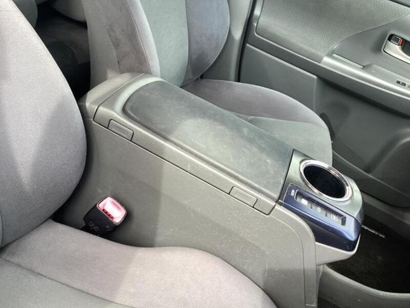 PRIUS ALPHA