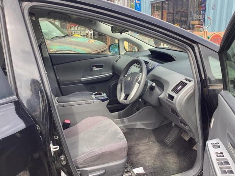 PRIUS ALPHA