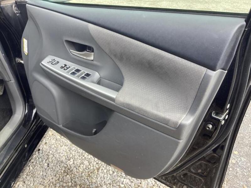 PRIUS ALPHA