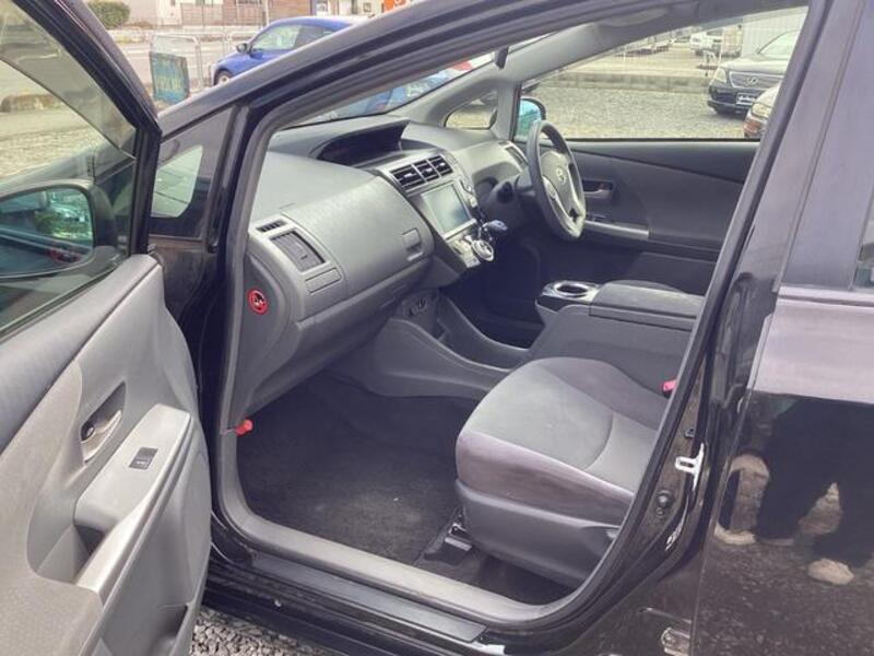 PRIUS ALPHA