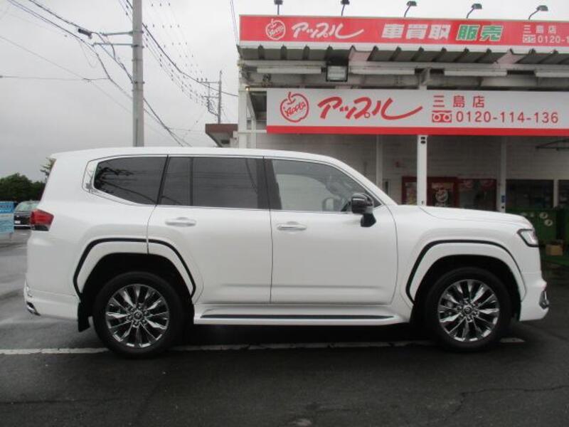 LAND CRUISER