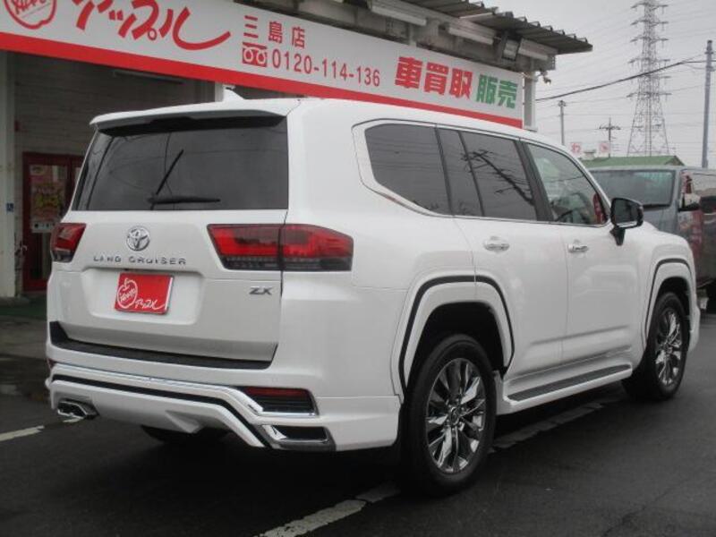 LAND CRUISER