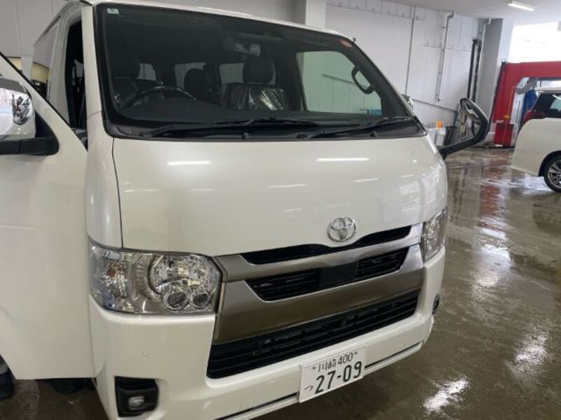 TOYOTA HIACE VAN