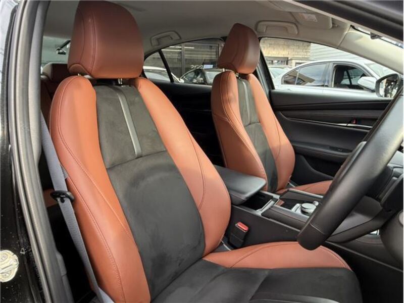 MAZDA3