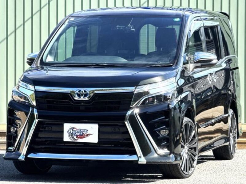 TOYOTA VOXY