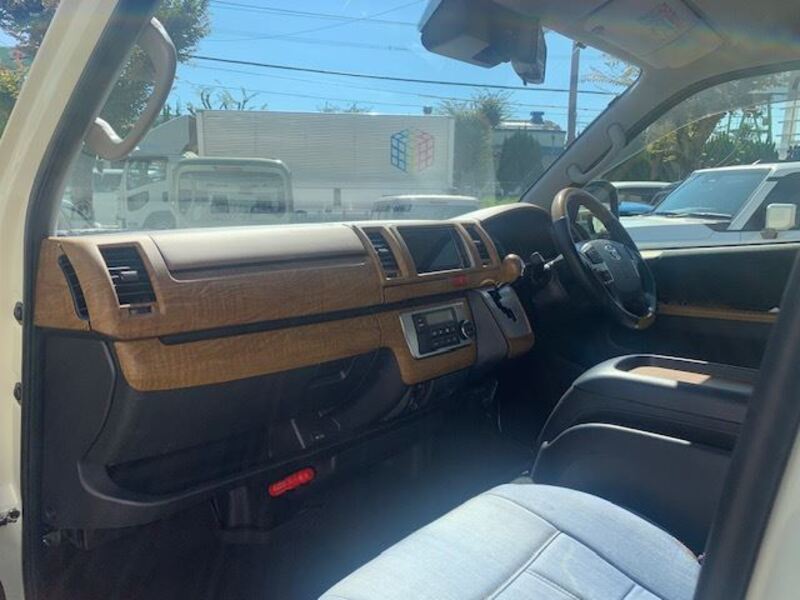 HIACE VAN
