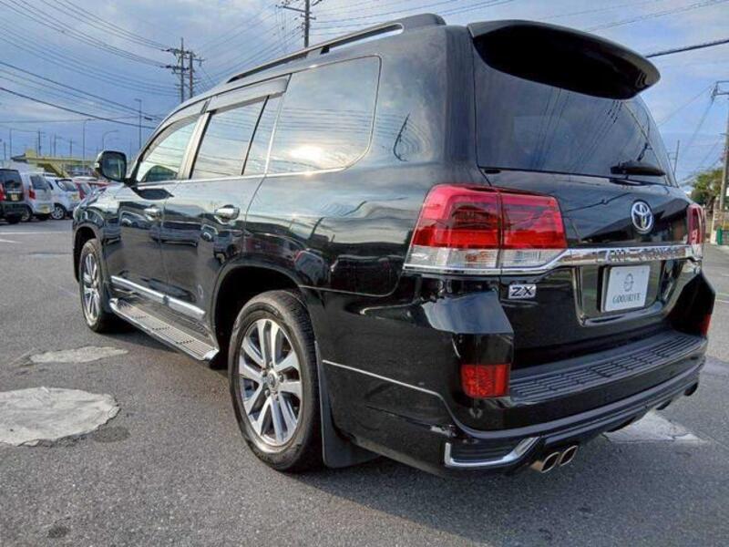 LAND CRUISER