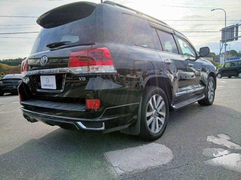 LAND CRUISER