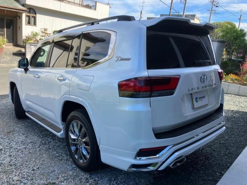 LAND CRUISER