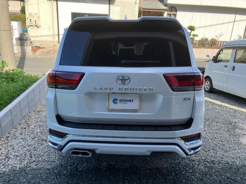 LAND CRUISER