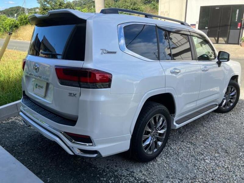 LAND CRUISER