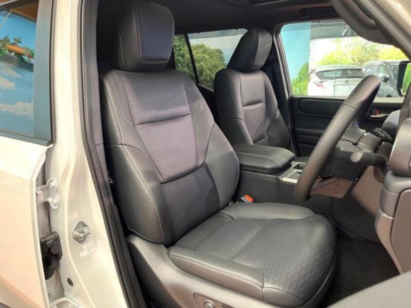 LAND CRUISER 250