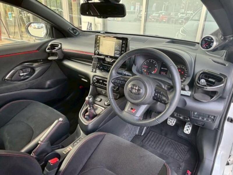 GR YARIS