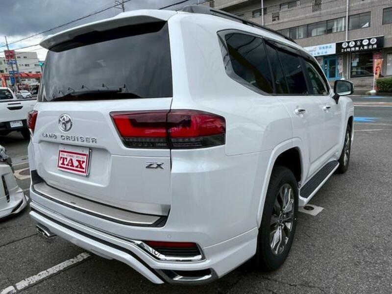LAND CRUISER