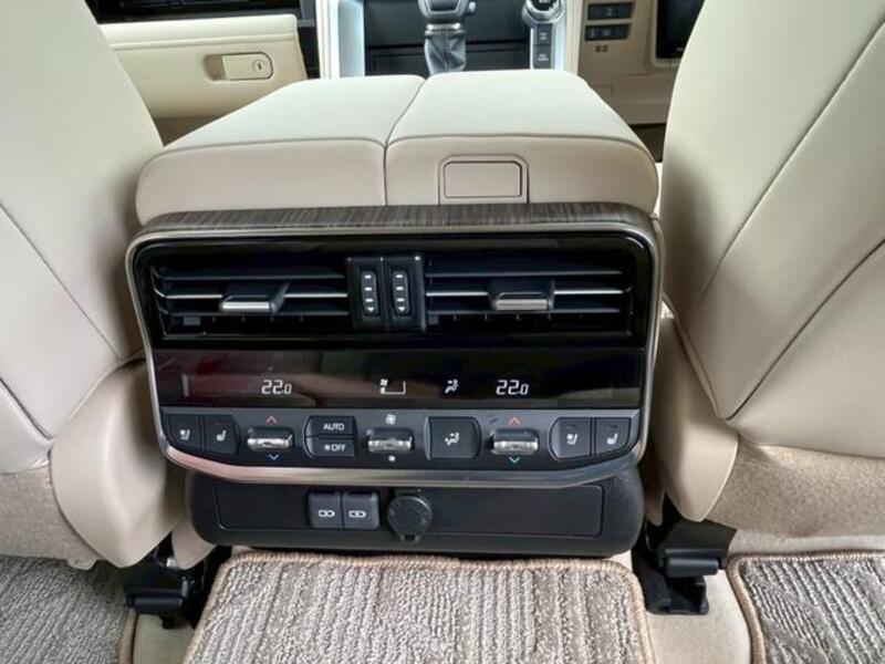 LAND CRUISER