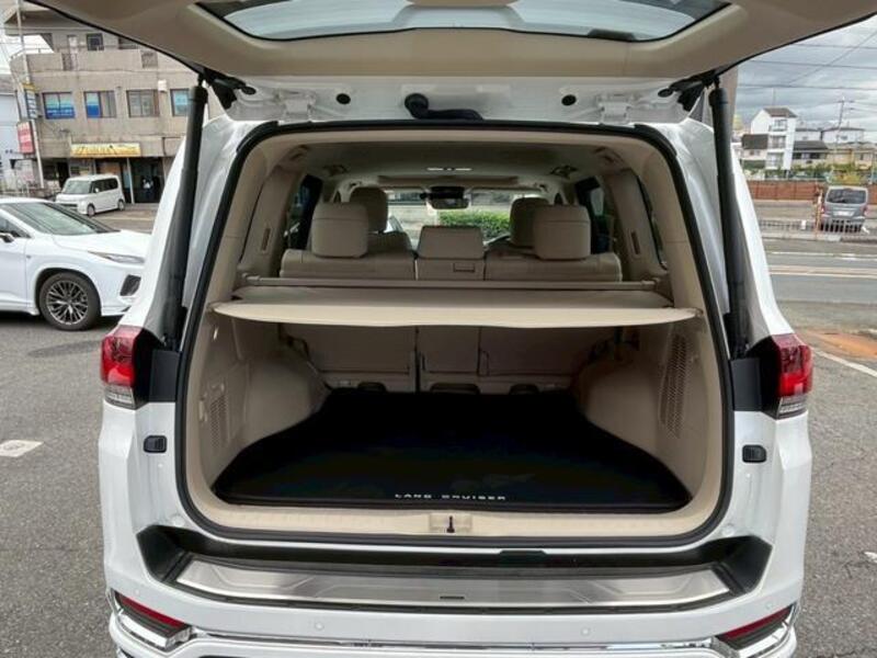 LAND CRUISER