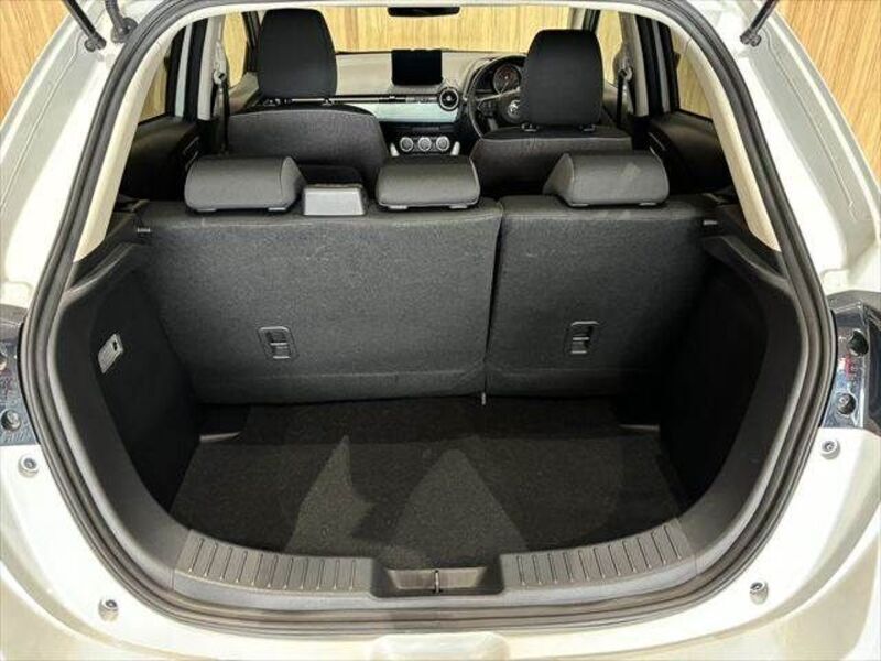 MAZDA2