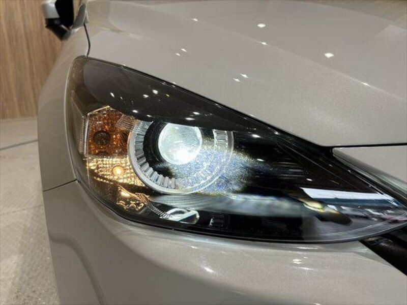 MAZDA2