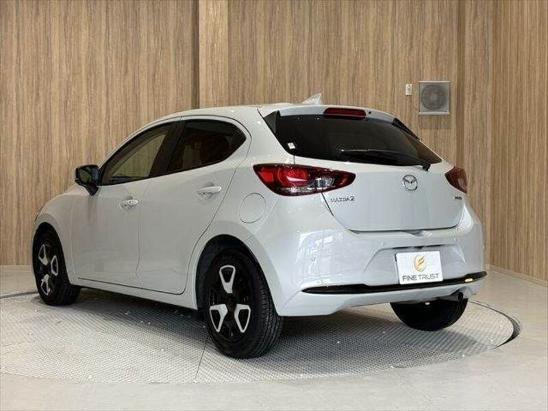 MAZDA2