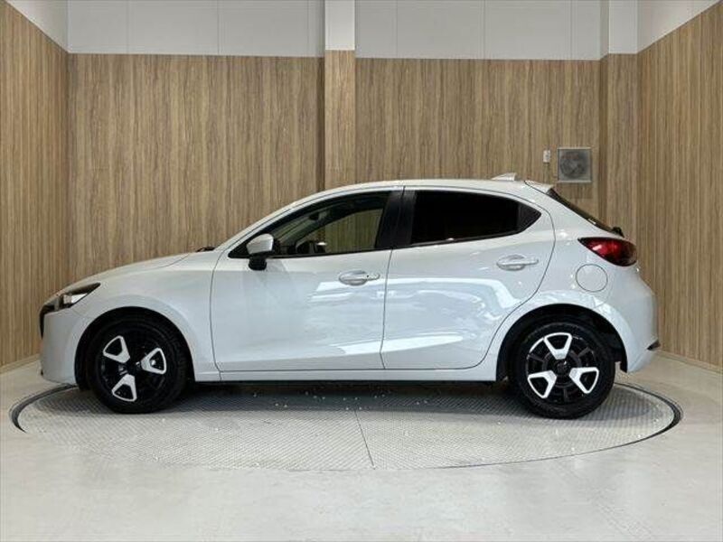 MAZDA2