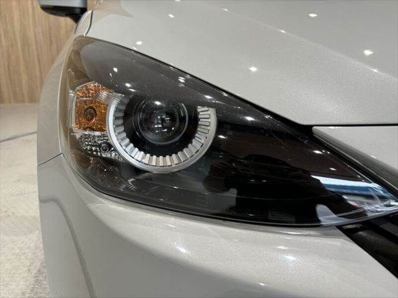 MAZDA2