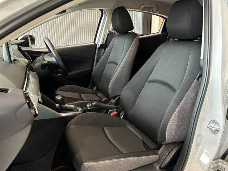 MAZDA2