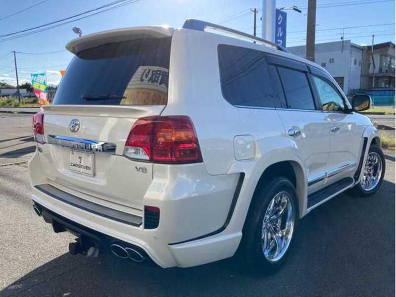 LAND CRUISER