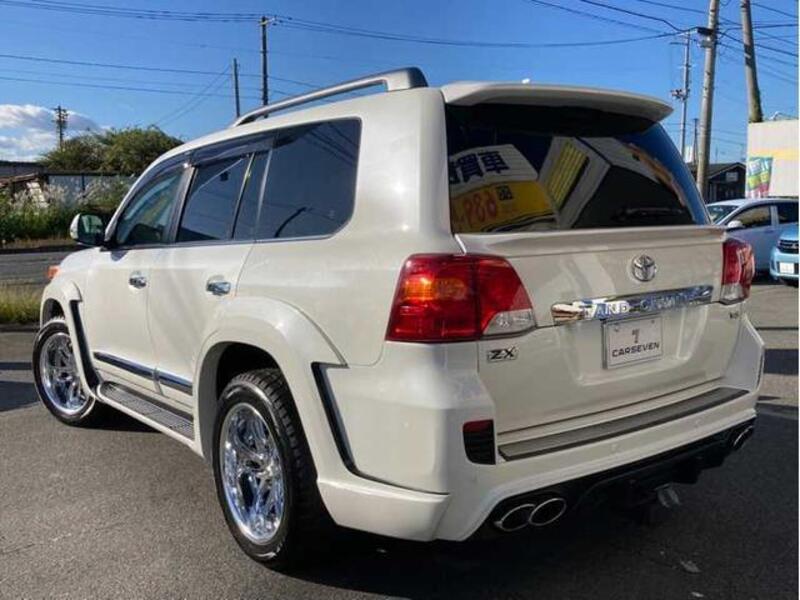 LAND CRUISER