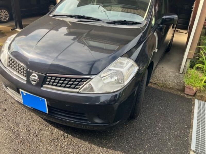 NISSAN TIIDA