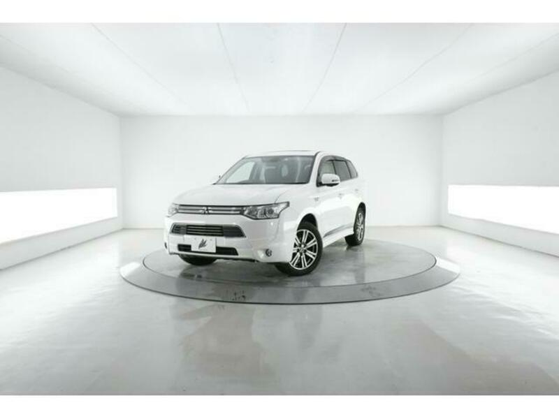 MITSUBISHI　OUTLANDER PHEV