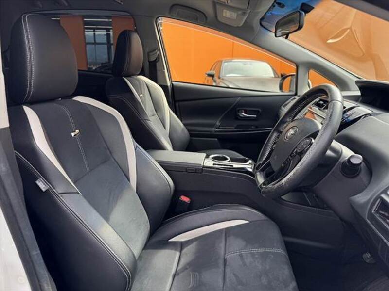 PRIUS ALPHA