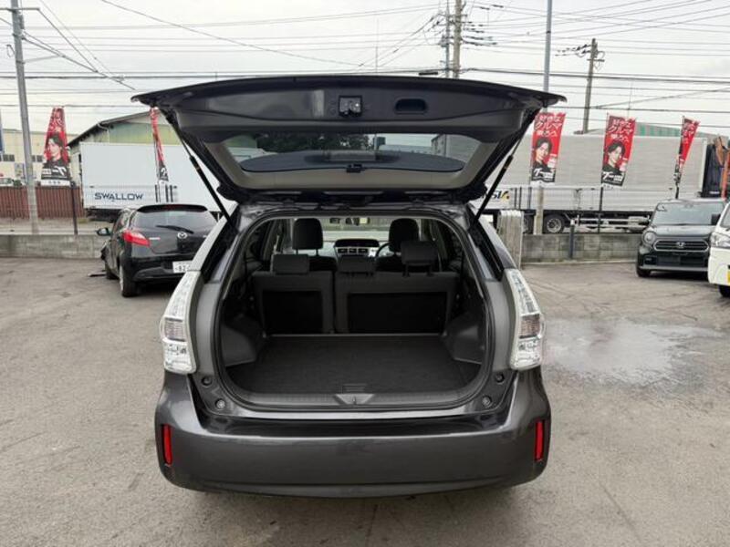 PRIUS ALPHA