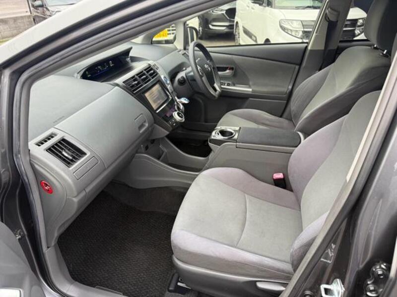PRIUS ALPHA
